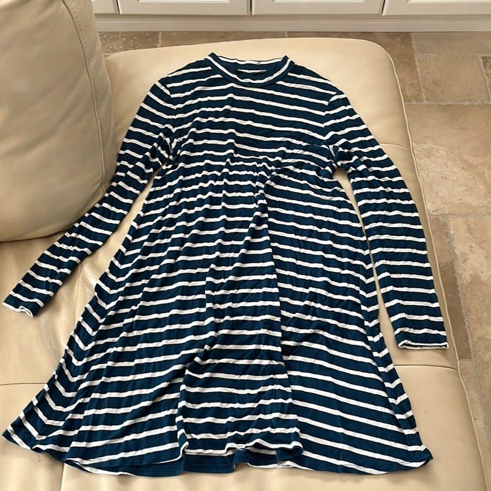 Girls long sleeve dress (10-12).